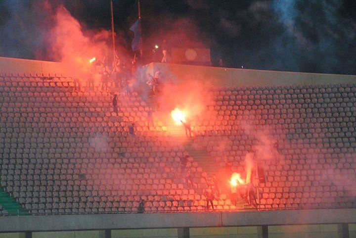 فيديو ..لحظة إقتحام ألتراس الزمالك الاستاد ردا على الداخلية