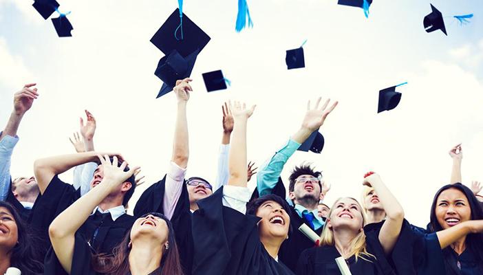 6 منح دراسية لطلبة الماجيستير