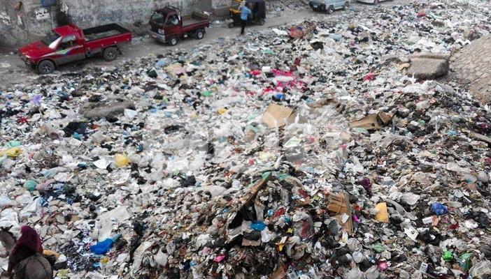 رفع 12 طن قمامة بتكلفة 15 ألف جنيه على نفقة أهالي كوم أمبو