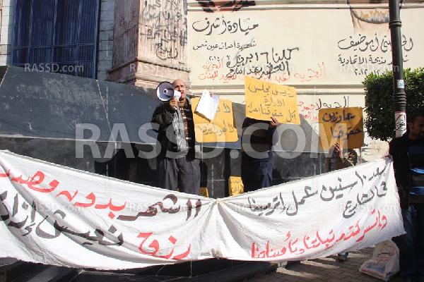 عمال “شهرزاد” يتظاهرون أمام “الصحفيين” احتجاجًا على فصلهم