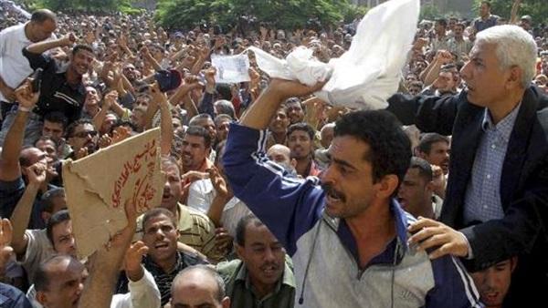 ثورة عمالية تجتاح المحافظات..والانقلاب يختار الحل الأمني