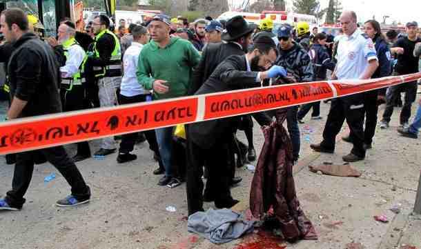 إصابة 10 صهاينة إثر عملية طعن نفذها فلسطيني بتل الربيع