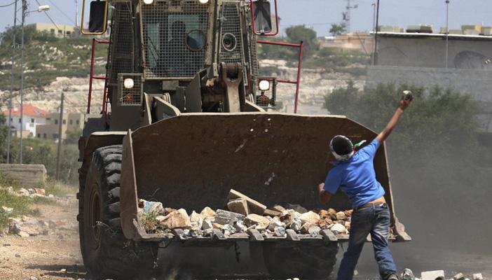 جرافات “إسرائيلية” تهدم 4 مساكن فلسطينية شرق القدس