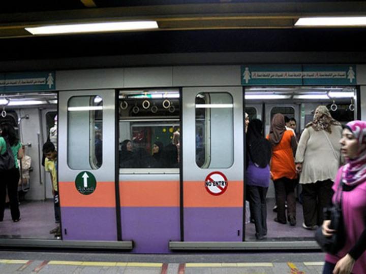 توقف حركة قطارات  مترو” شبرا – الجيزة” جراء انتحار مواطن