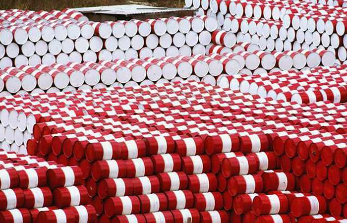 سوء الأحوال الجوية يرفع سعر النفط لـ30 دولارا للبرميل