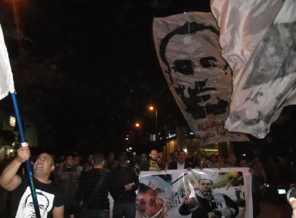 وقفة بالشموع أمام”الصحفيين”لإحياء ذكرى أربعين “أبوضيف”