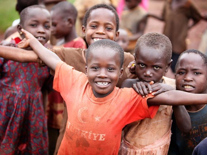 بالفيديو.. أطفال الجابون يتضامنون  مع “أبو تريكة”