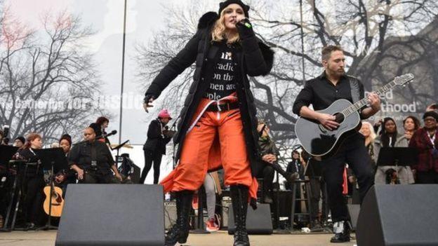 بعد تصريحها بـ”تفجير البيت الأبيض”.. مادونا: لا أحب العنف