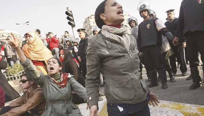 “أتلانتك”: في الذكرى الخامسة.. ثورة يناير تأكل أبناءها