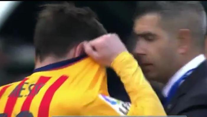 بالفيديو.. ميسي يهدي قميصه إلى مشجع اقتحم ملعب “لاروماليدا”