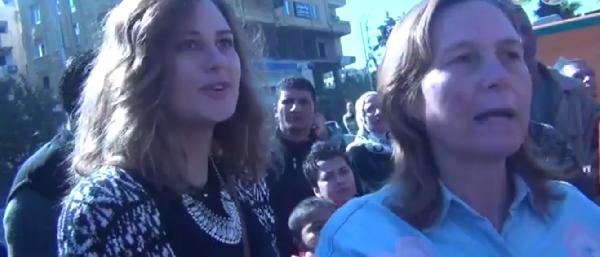 فيديو..بلطجية يهاجمون سيدتين شقراوتين لدفاعهم عن الإخوان