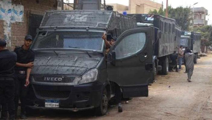 قوات الشرطة تحاصر قصر الباسل بالفيوم وتطلق الرصاص الحي