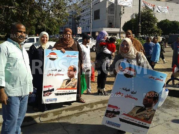 وقفة لا تتجاوز العشرات لمؤيدي السيسي في أسوان