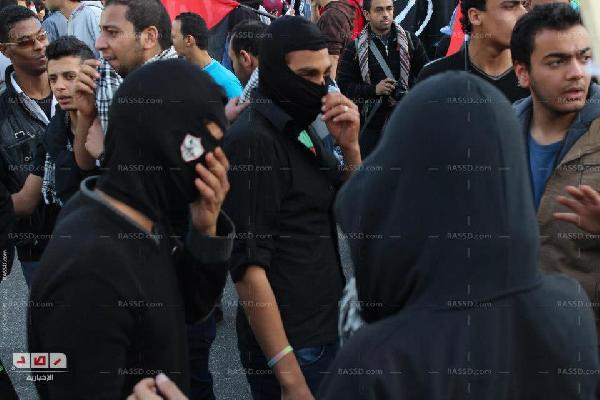 عدد من المتظاهرين يشتبكون مع قوات الأمن في محيط  الاتحادية