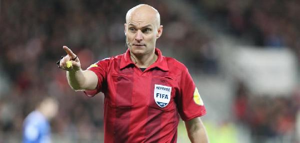 تعرف على طاقم الحكام الفرنسي لمباراة الأهلي والزمالك