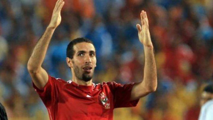 بالفيديو.. جماهير المنتخب تتضامن مع “أبو تريكة” بلافتات “داعمون”
