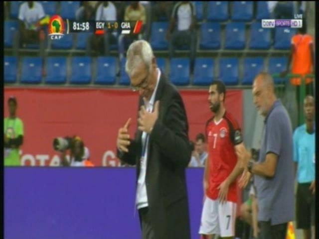 بالفيديو.. لاعب غانا يبصق على المدير الفني لمنتخب مصر