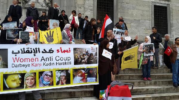 “نساء ضد الانقلاب” تطالب الثوار بتحرير الفتيات المعتقلات