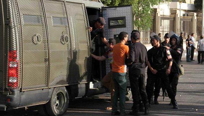 الداخلية: هنمتحن 3462 طالبا معتقلا.. وفيس بوك: مش بتقولوا مفيش مساجين