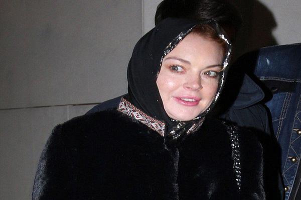 أخيرًا.. ديلي ميل تؤكد اعتناق “ليندسي” الإسلام بصورة جديدة تحسم الشك