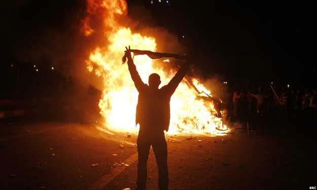 عاجل| احتراق مدرعة شرطة في بني سويف