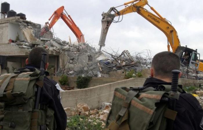 قوات الاحتلال الإسرائيلي تهدم منزلين في القدس