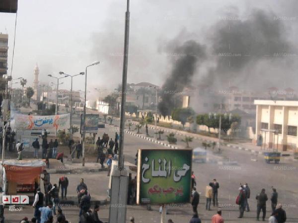 عمليات سلب ونهب بنادى الجيش وعدد كبير من الملثمون ينتشرون فى الشوارع