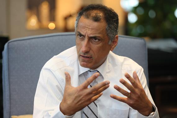 بالفيديو.. طارق عامر: الأسعار سوف تنتظم بعد 5 أشهر