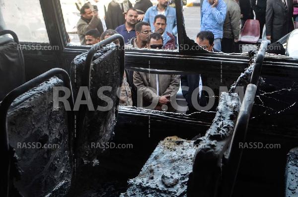 مجهولون يحرقون أتوبيس بالتحرير والجيش يغلق الميدان