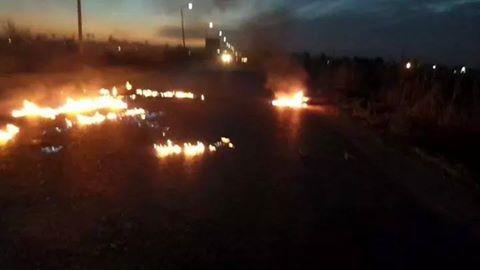 شباب يقطعون طريق الرزقة بالجيزة