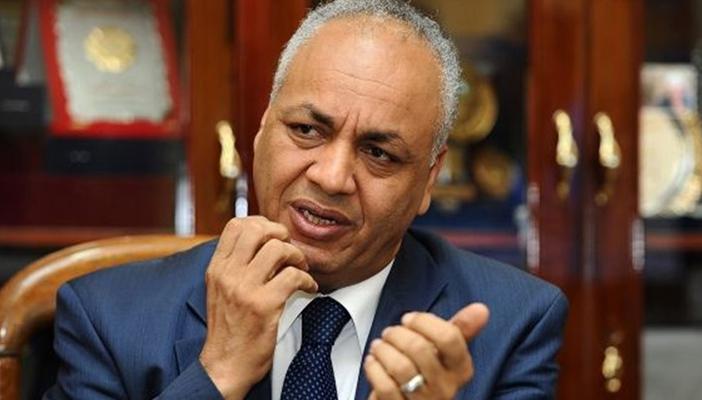 بالفيديو.. مصطفى بكري لـ”باسم يوسف”: لا يشرفنا أن تكون مصريا