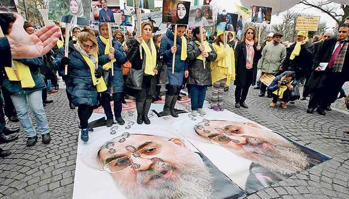 مظاهرات في باريس احتجاجًا على زيارة الرئيس الإيراني