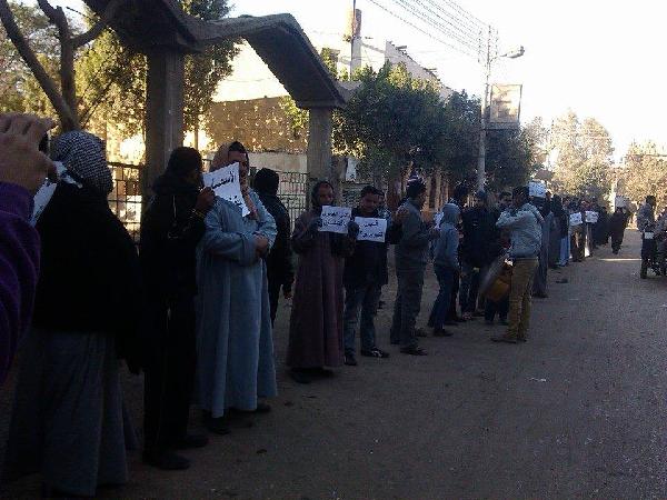 تظاهرة لأهالي قرية سنورس بالفيوم اعتراضا على سوء الخدمات