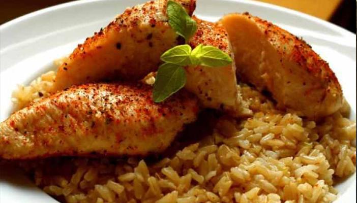 منها الأرز والدجاج.. 6 أطعمة يؤدي تسخينها إلى ضرر بالصحة