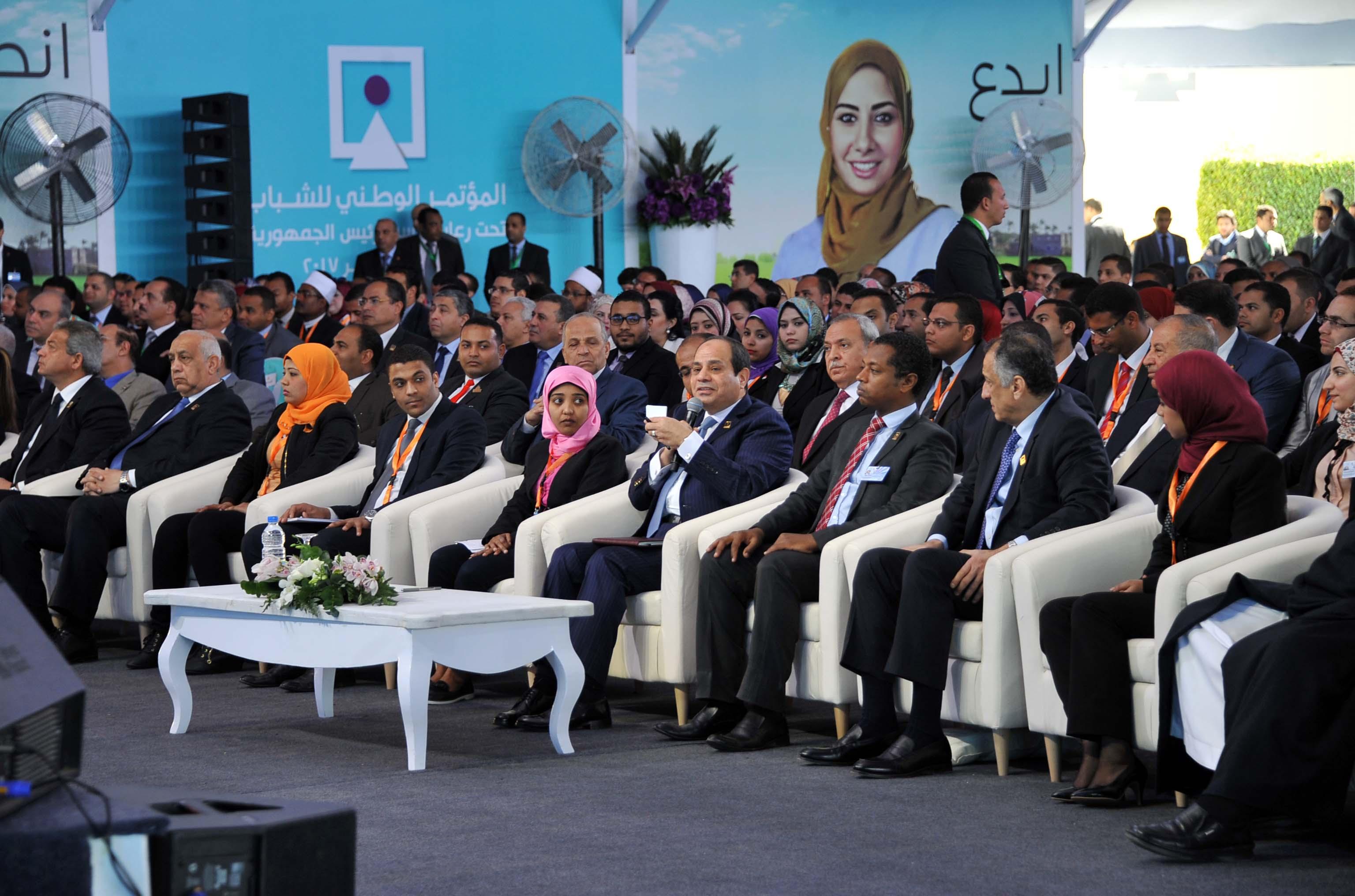 أسوشيتدبرس: بالرغم من القمع الشديد… السيسي يحاول تحسين صورته