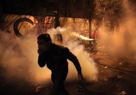 السيطرة على حريق فندق سميراميس وإصابة ثلاثة متظاهرين بالخرطوش