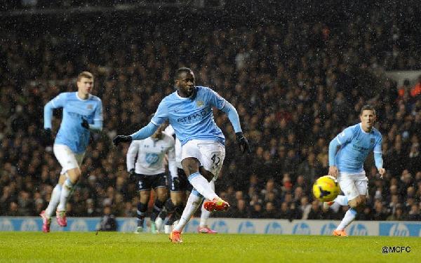 مان سيتي يتصدر الدوري الإنجليزي