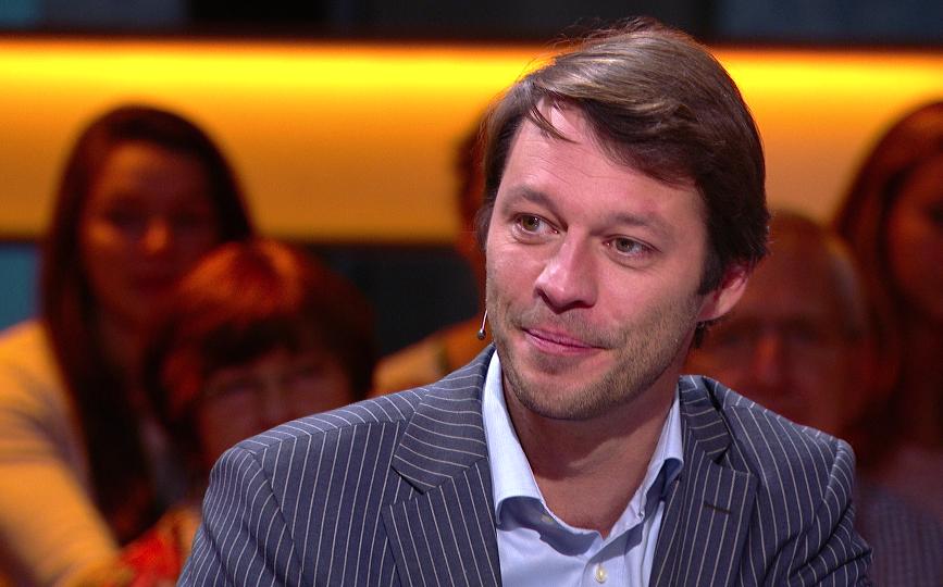 خبير دولى لـ”رصد”: أداء الإخوان أعطى الجيش الفرصة للوصول للسلطة