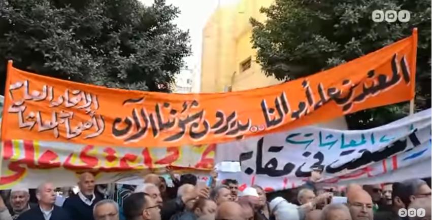 بالفيديو.. وقفة احتجاجية لأصحاب المعاشات بميدان طلعت حرب