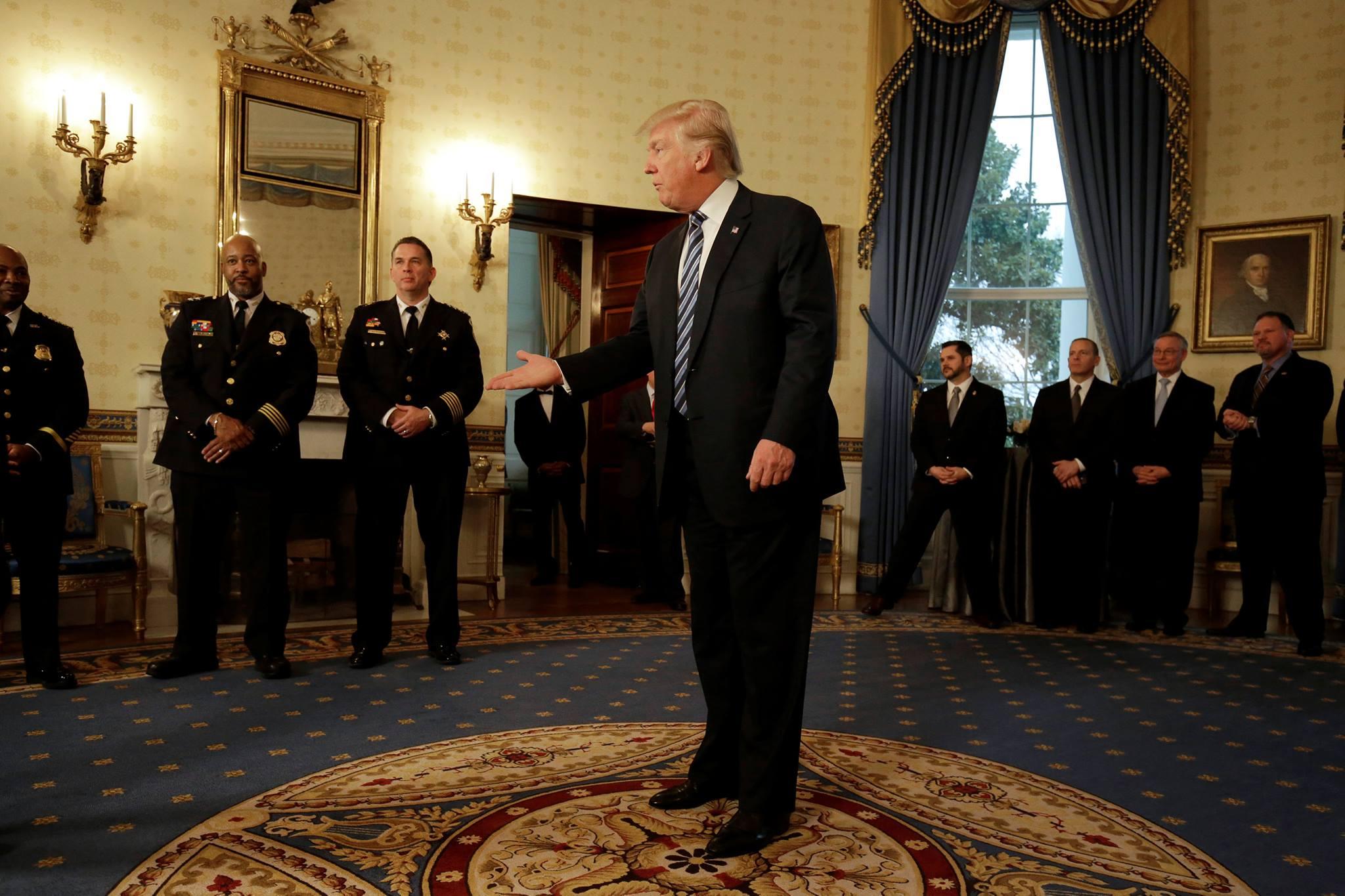 ترامب.. رئيس منغلق لبلد منقسم! – أحمد نصار