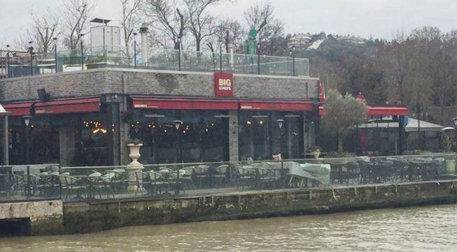 مقتل شخص وإصابة 4 بهجوم مسلح على مطعم في اسطنبول