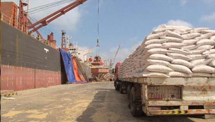 خبراء لـ”رصد”: موجة غلاء جديدة بعد قرار السيسي برفع الجمارك