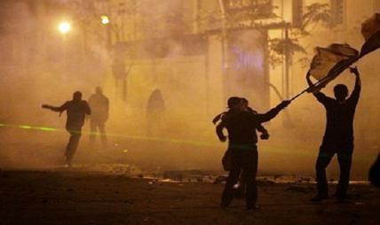 إصابة متظاهران بطلقات خرطوش في اشتباكات كورنيش النيل