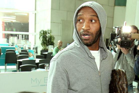 فيديو ..إستقبال حافل لـ”شيكابالا” بمطار لشبونة الدولي