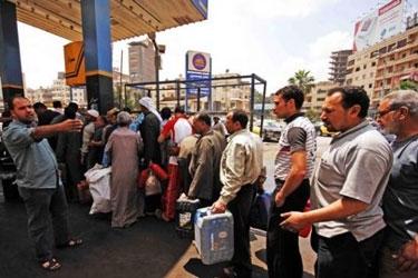 إشتعال أزمة السولار باسوان وعودة طوابير السيارات والجرارات الزراعية