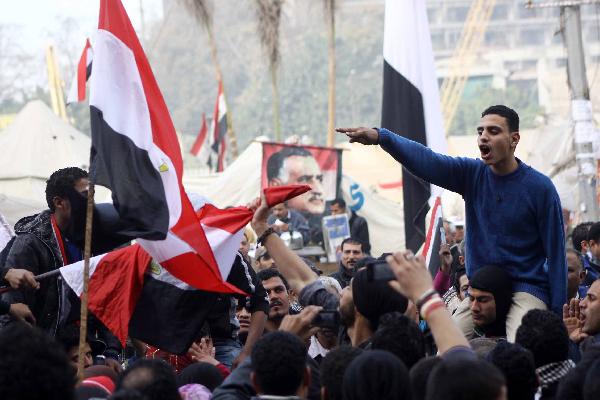 مسيرة تطوف ميدان التحرير للمطالبة برحيل النظام