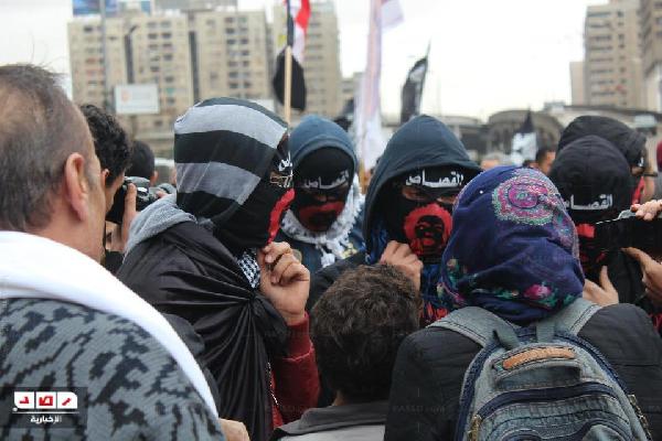 مسيرة من أمام “العباسية ”  متجهة لـ”الاتحادية” تضم “البلاك بلوك “