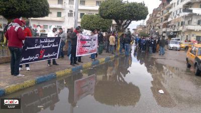 توافد المتظاهرين علي ميدان “الإسماعيلية” بعد تحسن الحالة الجوية