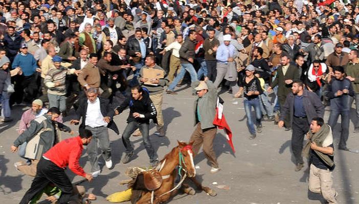 هاشتاج “موقعة الجمل” يتصدر “تويتر” ومغردون: كشفت حقيقة العسكر