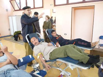 ضباط وأفراد الشرطة بالشرقية يتبرعون بـ”الدم” لزملائهم المصابين